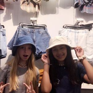 Meet your Posher, Camille